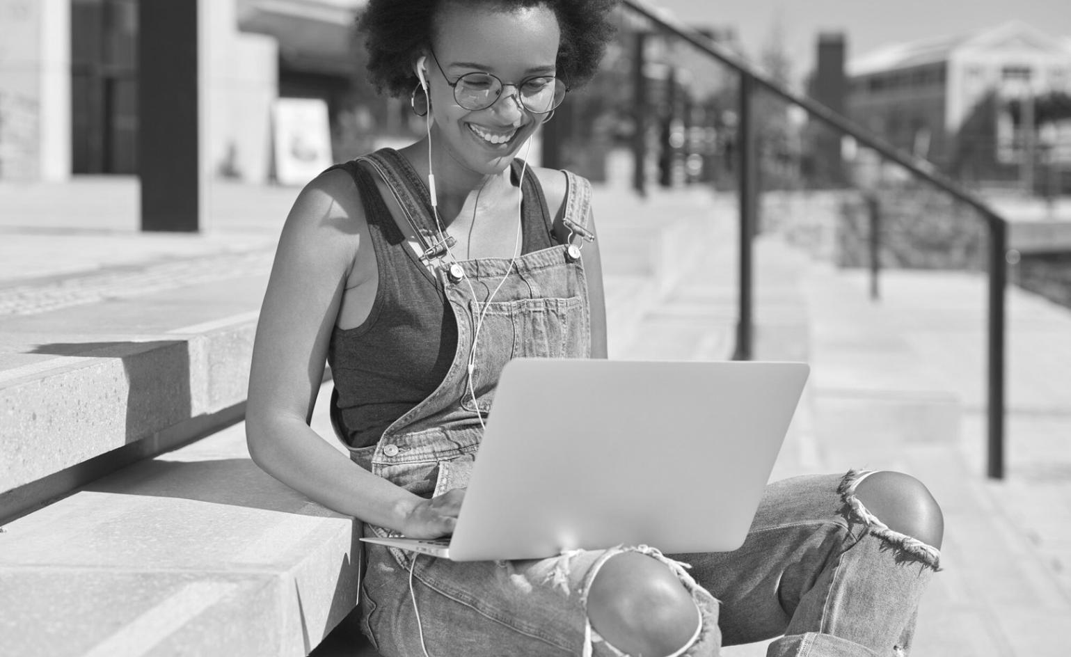 Workshop participants analyzing website traffic patterns on screens